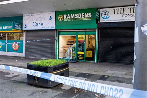 Man Arrested After Car Rams Shop Window In Jewellery Heist Liverpool Echo