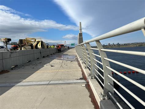 520 bridge going west blocked just before UW exit : r/Seattle