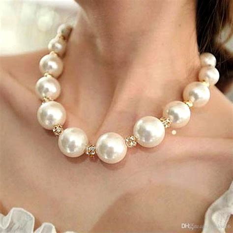 2021 New Fashion Celebrity Big White Large Pearl Beads Necklace Chain