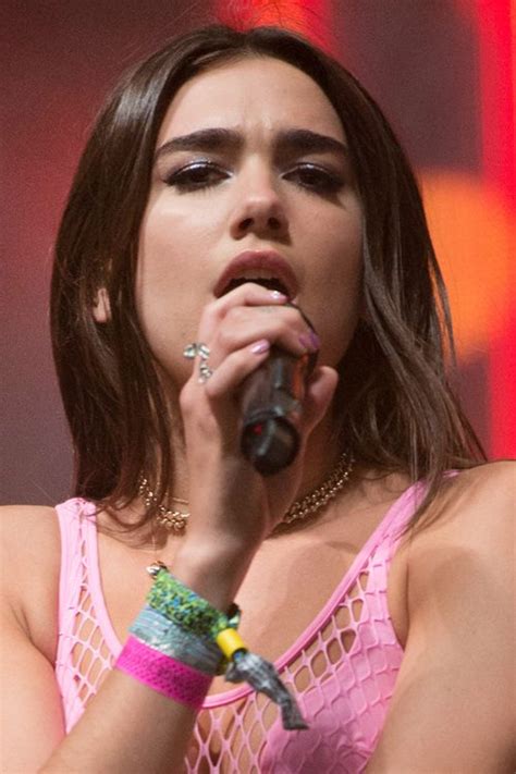 Dua Lipa S Hairstyles Hair Colors Steal Her Style