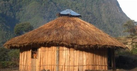 Jun 22, 2021 · baca juga: Rumah Adat Papua Animasi - Kebaya Solo h
