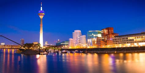 Duitsland, of officieel bondsrepubliek duitsland, is een land in het midden van europa. Dit Zijn De Top 10 Grootste Steden Van Duitsland met Foto's