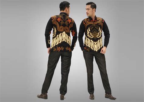 Pakai 5 Rekomendasi Outfit Kondangan Pria Batik Untuk Tampil Dengan