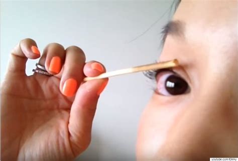This Beauty Trick From South Korea Involves Fire To Curl Lashes Huffpost Canada