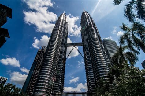 The biggest banks in malaysia's finance sector. Malaysia´s economic momentum to continue growing | Borneo ...