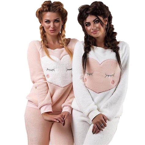 Pyjama femme hiver disponible en différents imprimés et coloris, tailles et coupes. Pyjama doux hiver femme - Soldes en image