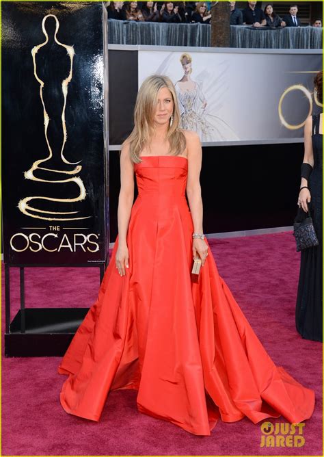 Jennifer Aniston Oscars 2013 Red Carpet With Justin Theroux Photo