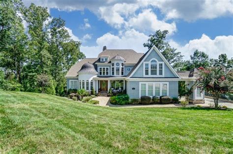 6br Waterfront Home On Lake Wylie Waterfront Homes Real Estate North Carolina Real Estate