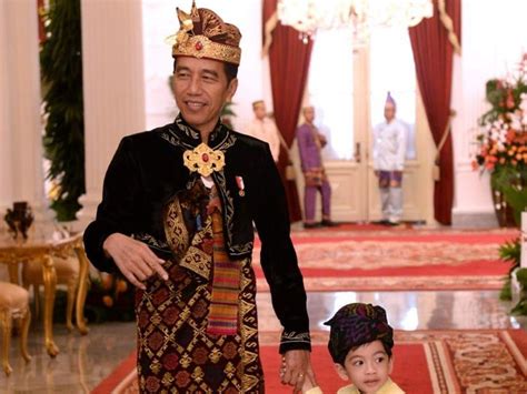 Presiden Jokowi Membumikan Pakaian Adat Nusantara Inaport Net