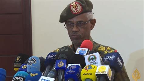 رئيس المجلس العسكري في السودان يتنازل عن منصبه ويعفى نائبه ويختار خلفاً له — تاق برس