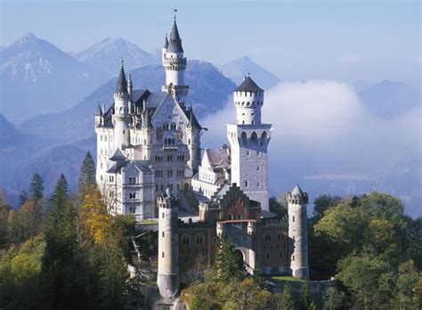 美容の城眠れる森のインスピレーションを得たドイツの宮殿について学びます