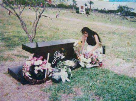 La mejor artista que jamás ha habido. Selena | Selena quintanilla, Selena grave, Selena pictures