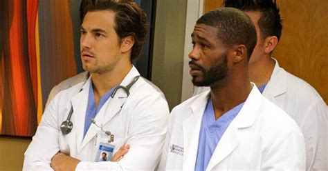 Episode 1 is a wonderfully acted first chapter to this anthological series — kaitlyn dever knocks out of the park playing a single mother in a broken home with a conflicted mind. Grey's Anatomy saison 12, épisode 4 : Giacomo Gianniotti ...