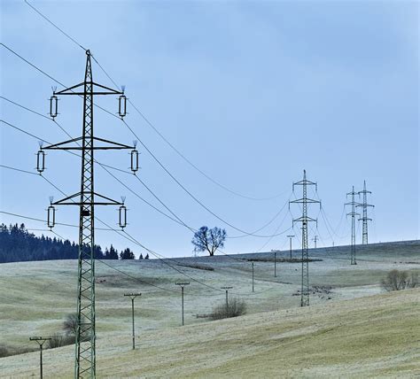 Stredoslovenska energetika ENERGETICKÝ A PRŮMYSLOVÝ HOLDING a s