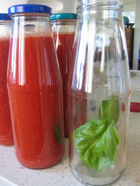 When you can get your hands on wonderfully ripe roma tomatoes, make this passata and use it liberally. Easy Peasy Passata