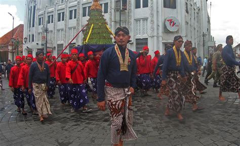 Lespettua adalah jenama kecantikan yang mementingkan kesejahteraan dan keterampilan diri anda. Keraton Yogyakarta Ditutup, Ribuan Warga Berebut Gunungan ...