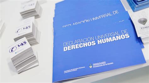 La estrategia para el desarrollo de este eje transversal implica desarrollar una serie de actividades de investigación, extensión, capacitación y asesoramiento sobre el tema que permite impactar en los demás ejes. Publicaciones sobre Derechos Humanos | Argentina.gob.ar