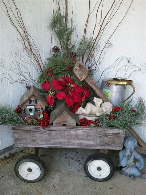 Comfortable Rustic Christmas Decoration Ideas For Outdoor21 Christmas