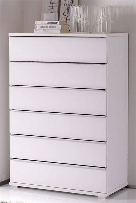 Kommoden und sideboards, die sich mit praktischen schranktüren und schubladen präsentieren, wirken mit ihren hochglänzenden fronten sehr elegant und werten dadurch die gesamte inneneinrichtung auf. Martin Staud GmbH & Co.KG Staud Rubin Hochkommode Kommode ...