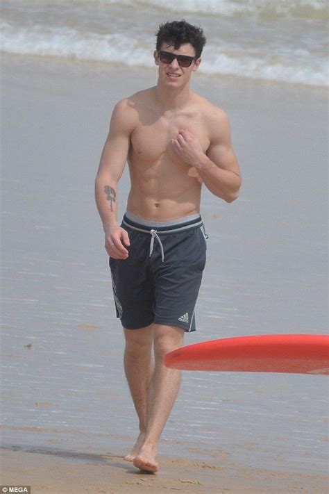 Shawn Mendes Shows Off Sizzling Six Pack At Sydney Beach Hot N Tasty