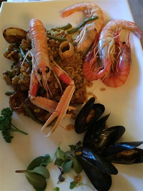 (mixed paella, paella mixta, mar i muntanya). Paella