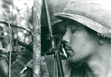 Vietnam War 1967 Close Up Of A Us Soldier In Vietnam Flickr