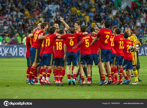 Reprezentacja hiszpanii w piłce nożnej przez ostatnie miesiące przeżywa ogromne zawirowania. Reprezentacja Hiszpanii w piłce nożnej świętuje swoje ...