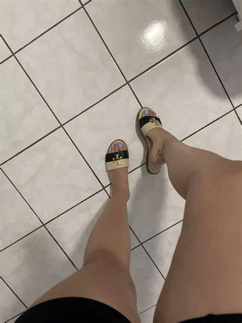 Sandals Or Barefoot Nudes Feet NSFW NUDE PICS ORG