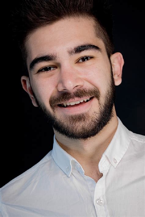 Meğer ne çok sırrı, ne çok iyiliği varmış müjdat gezen 'in. Berfun Beşel kimdir? - oyuncular.com.tr