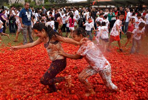 Mehr Als 18 Tonnen Matsch Tomatenschlacht In Kolumbien N Tv De