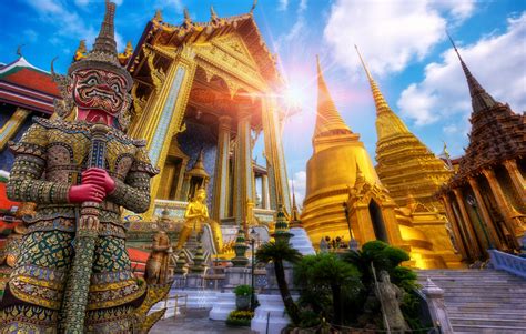 4 Amazing Things to See and Do in Bangkok, Thailand (Tips & Advice)
