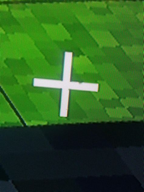 This Is The Crosshair On Minecraft Bedrock And Its Infuriating Me