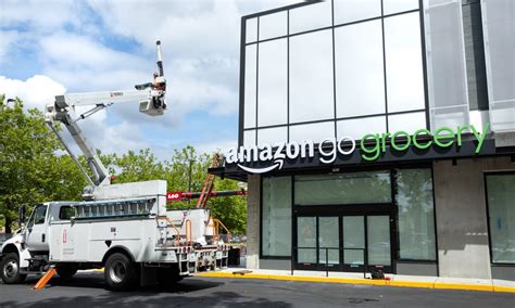 Amazon Opens Fresh Store Doordash Adds Delivery