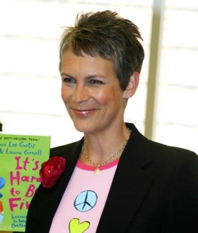 What kind of haircut does jamie lee curtis have? How To Style Short Hair Like Jamie Lee Curtis - Pin On ...