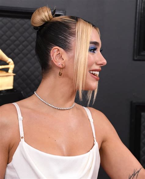 On sunday, march 14, the british pop star took to the stage at the 63rd annual grammy awards to perform a the 2021 grammys was certainly a big evening for dua, who, in addition to performing, was up for six awards. Dua Lipa's '90s-Inspired Hairstyle at the 2020 Grammys ...