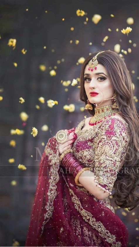 Pin By Sayna Khan On Pakistani Celebrities Pakistani Bridal Makeup Pakistani Bridal Dresses