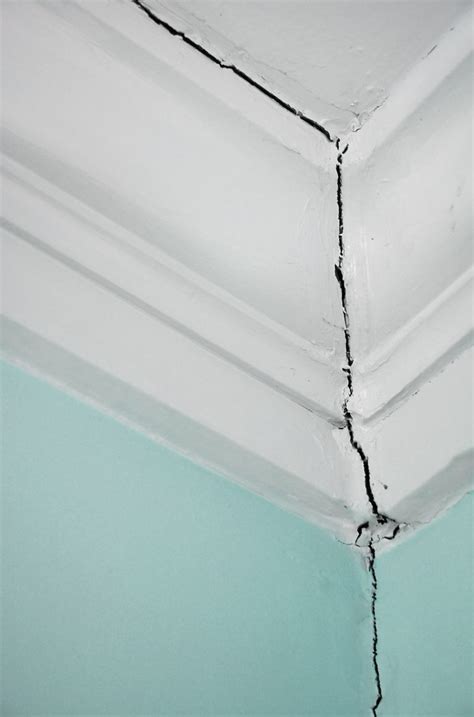 Wall Cracks And Ceiling Cracks Custom Concrete And Foundation Specialists