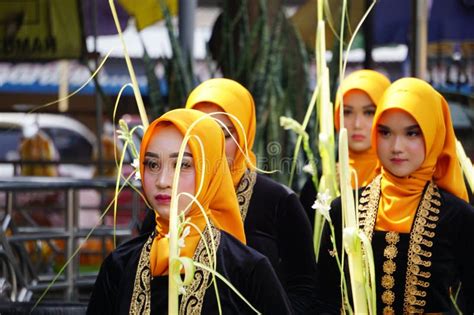 Indonesian With A Traditional Javanese Cloth On 1800 Chocolate Ketupat