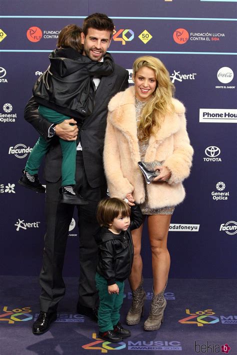 Gerard Piqué Y Shakira Con Sus Hijos Milan Y Sasha En Los40 Music