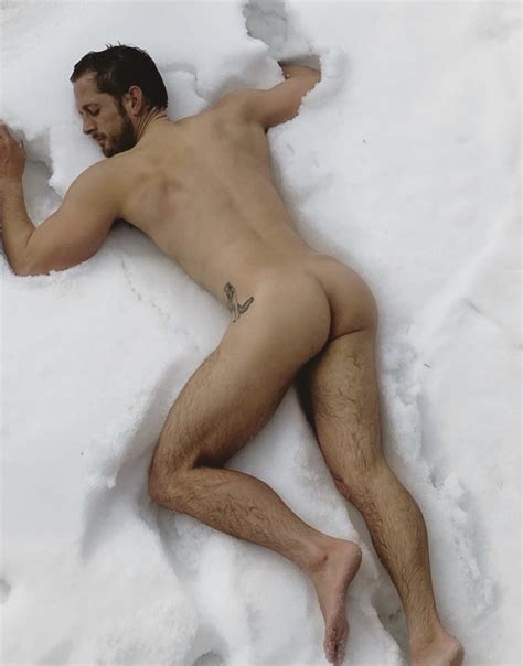 Max Emerson Pubblica Una Nuova Foto Nudo Bitchyx