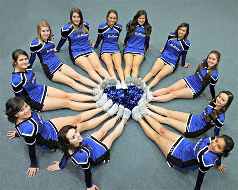 Pin By Jamie Jones On Athletes And Sports Cheer Team Pictures Cheer Photography Cute Cheer