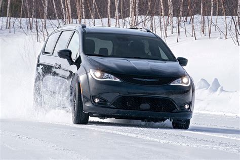 2020 Chrysler Pacifica Awd Launch Edition First Look Autotrader