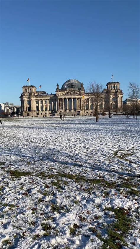 Snow In Berlin View Of The Reichstag Building Snow In Berlin