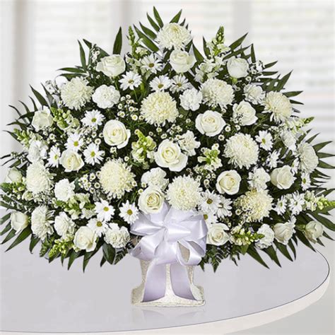 Online Luxurious White Flower Arrangement T Delivery In Singapore Fnp