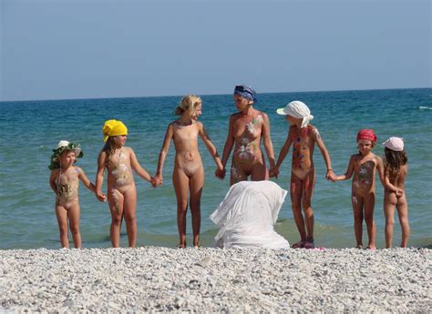 Naturist Girls Neptune Day Beach Sands Familynudism Fun
