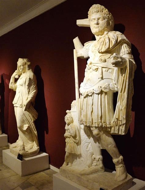 İmparator Marcus Aurelius Antoninusun Tek Bütün Heykeli Antalyada Bulundu