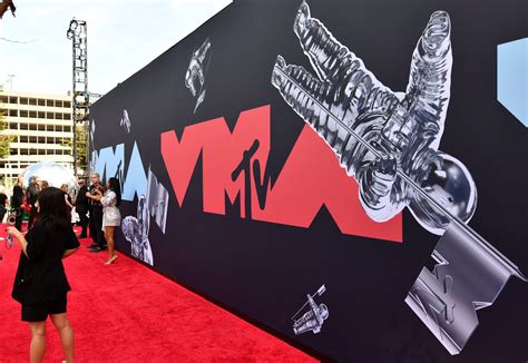 Mtv To Hold Vmas In Brooklyn With Limits On Audience The New York