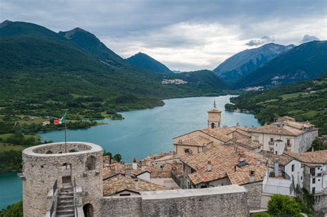 Tre Paesi Che Sorgono Intorno Al Lago Di Barrea In Giro A Più Non Posso