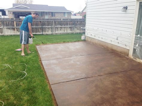 How To Stain A Concrete Patio Chris Loves Julia