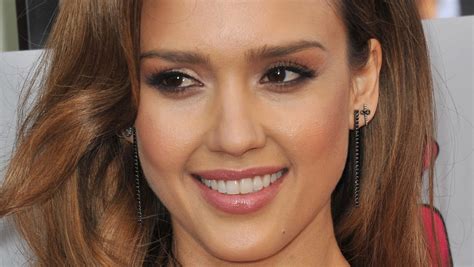 Jessica Alba Shows Off Her Daring New Look Internewscast